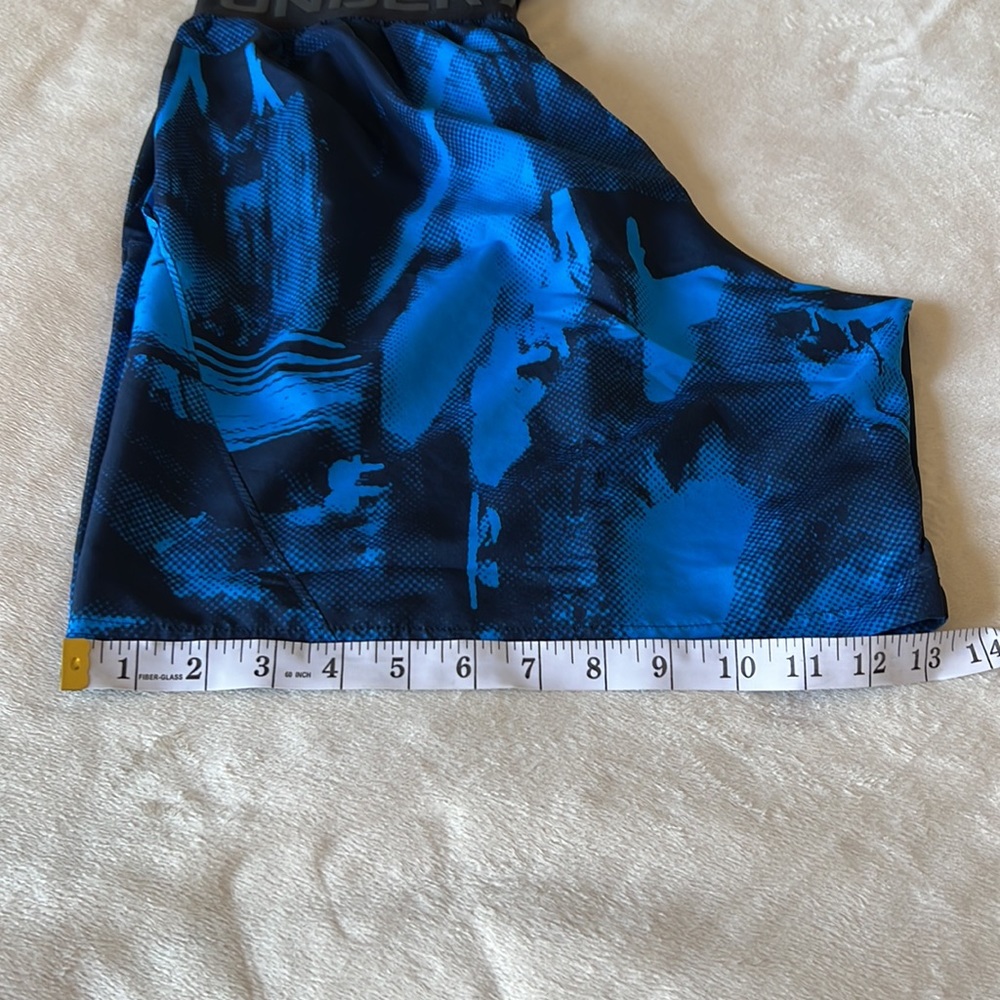 Under Armour Swim Trunks Size Large - Picture 11 of 12